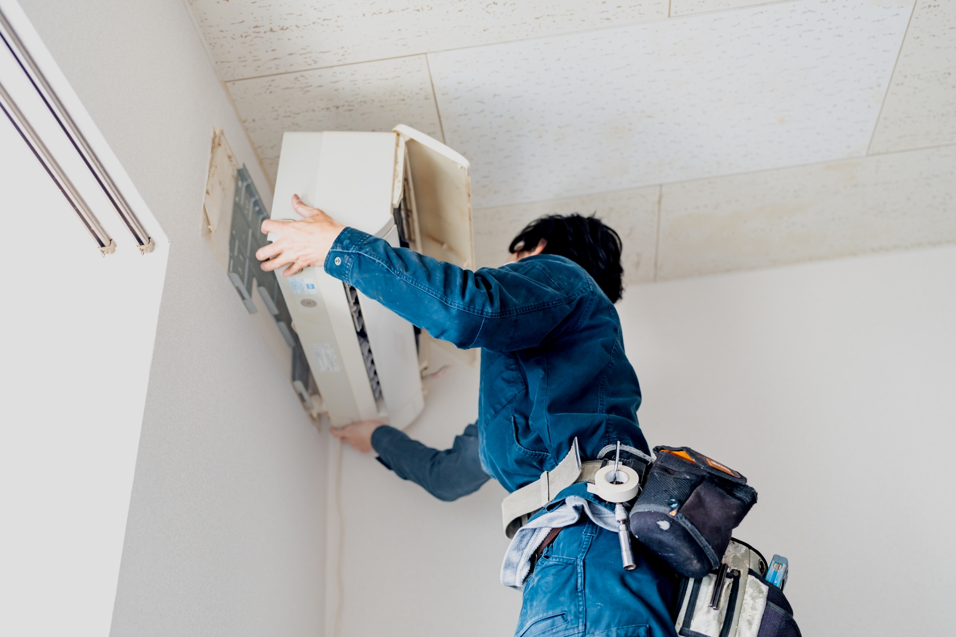 エアコン取り付け作業